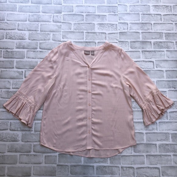 Chicos Size 1 (US 8)  Blush Pink V-Neck Button Front Blouse 3/4 Ruffled Sleeves - Picture 3 of 13